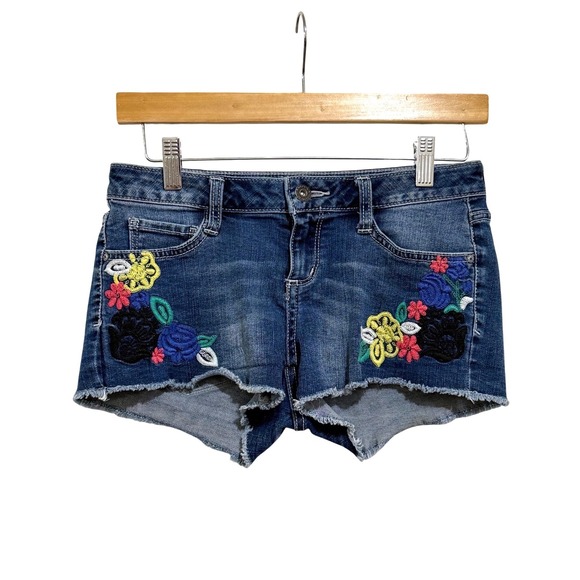 Arizona Jean Co Pants - Arizona Jean Co Women Juniors Size 3 Embroidered Low Rise Cutoff Shorts